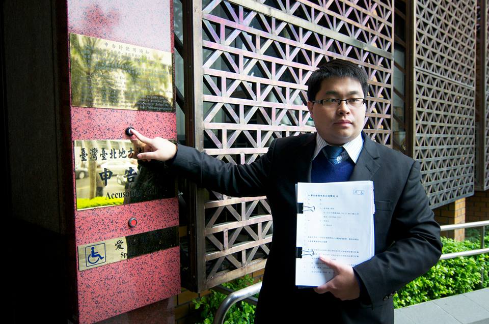 國防部改口頭盔攜出是任務所需，民進黨發言人黃帝穎指，難道跑趴成為國國防部新任務。(記者黃千賢攝)（檔案照片）
