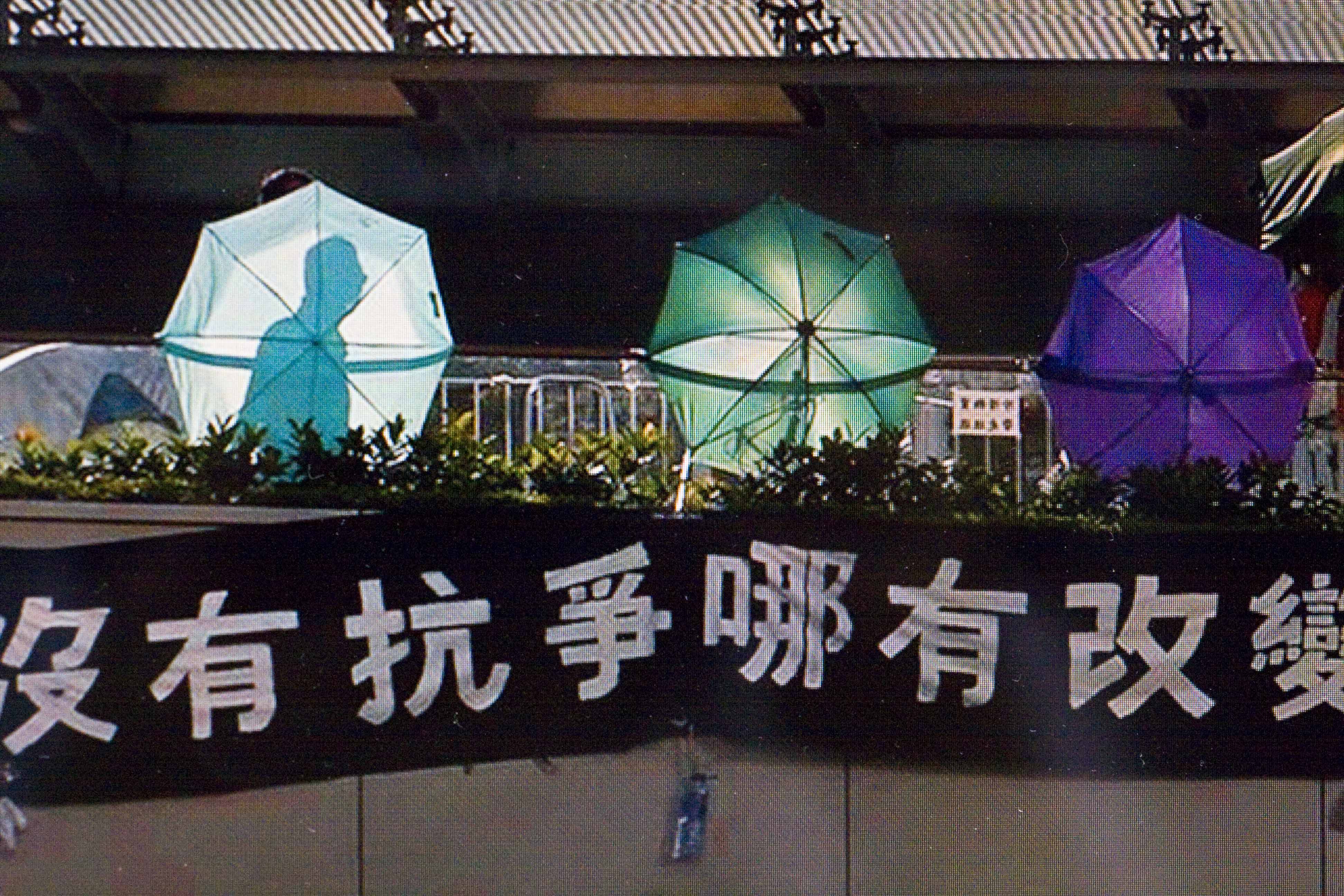 香港「和平佔中」運動標語橫幅（網路圖片翻攝）