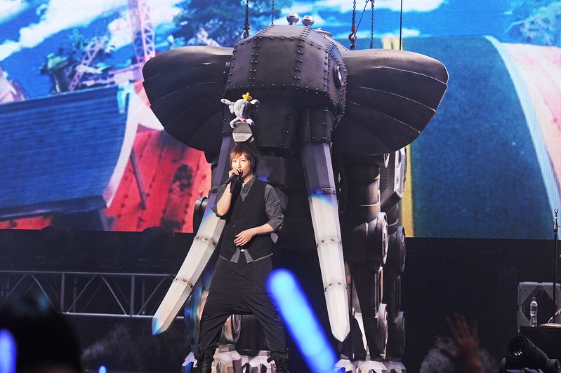 五月天樂團捐贈「未來巨象」落腳高雄興達港(照片高雄海洋局提供)