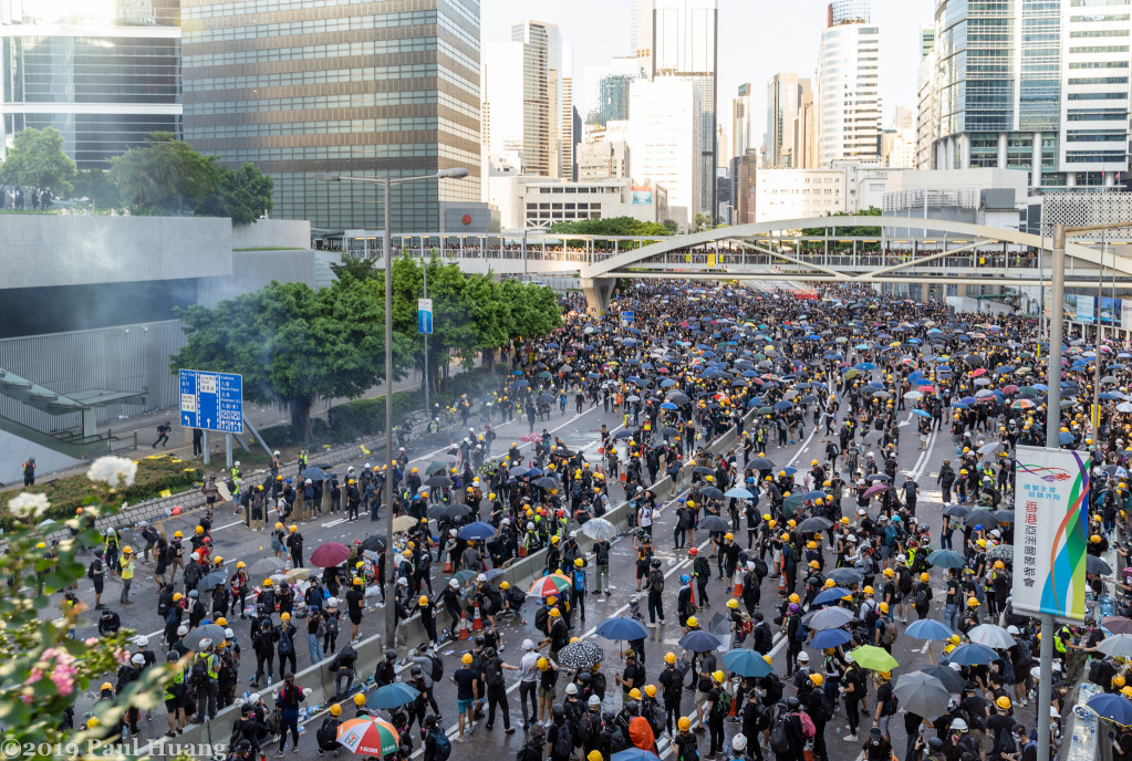 香港已經示範中國統治如何全面破產，呼籲台灣人醒覺過來，不要因為中國的巨大經濟量體，就覺得血腥、野蠻、暴力也無所謂。圖／Paul Huang黃柏彰