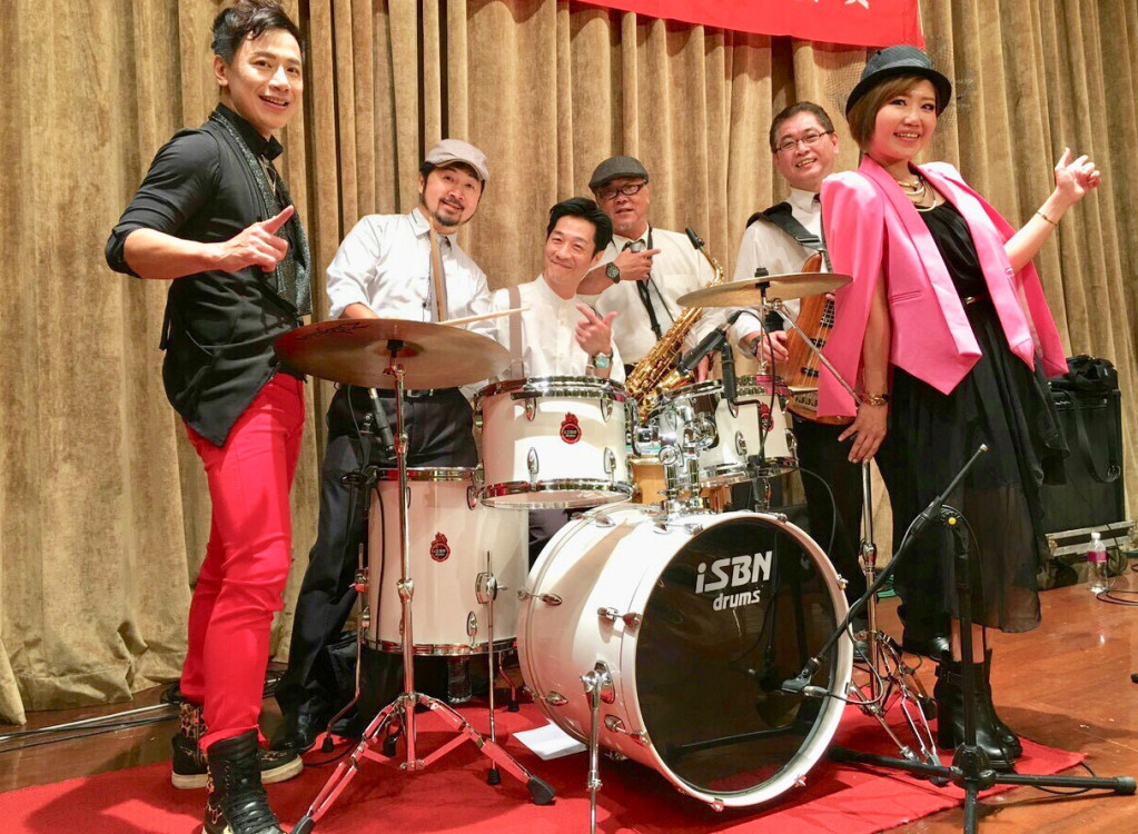 七股鹽山特別邀請紀華朗老師率領南台灣知名「藍色狂想」樂團駐場表演。