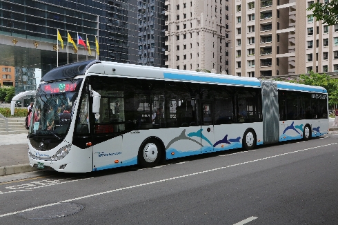 台中市議會國民黨團不滿胡志強前市府花23億興建的BRT快捷巴士，被林佳龍新市府廢除，找各種理由杯葛甚至提出刑事告訴，林佳龍見招拆招，市民自有公評。(台中市政府新聞局提供)