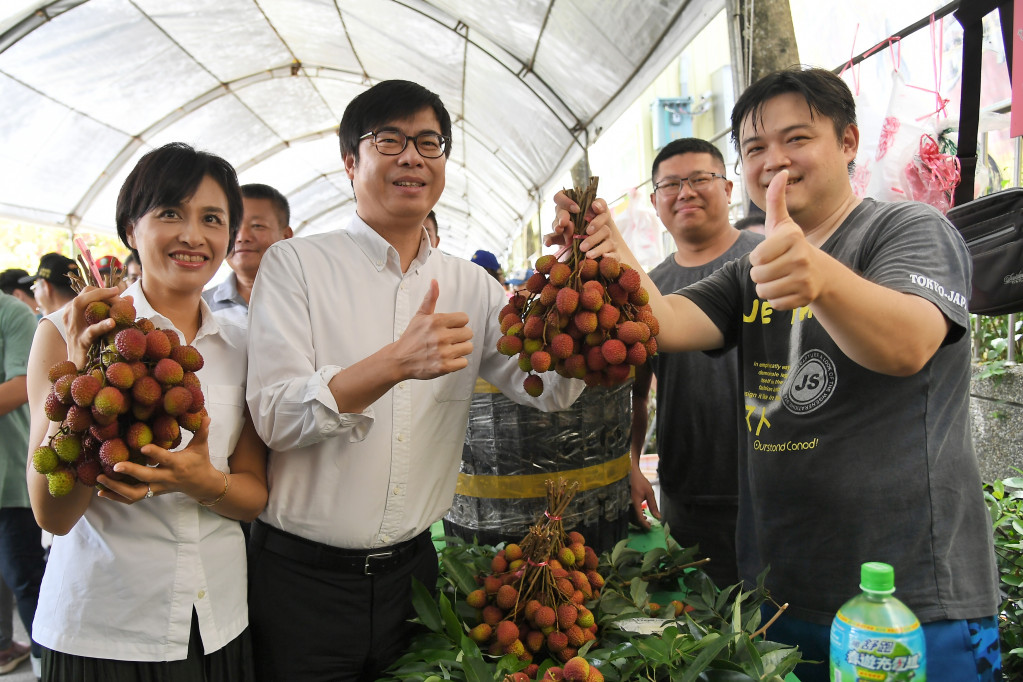 對於高雄市長韓國瑜北上爭取總統大位，陳其邁直言，「不是講好經濟一百、政治零分嗎？」希望韓國瑜還是要多關心高雄的市政，兌現競選承諾。圖／行政院