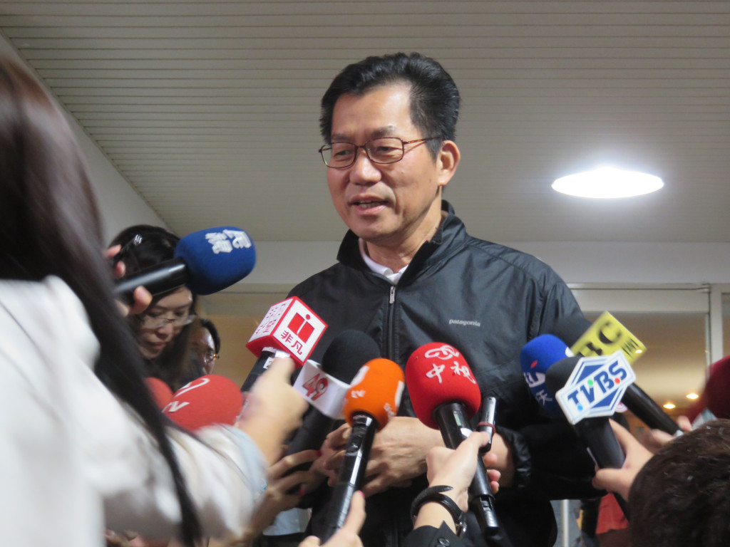 新任環保署長李應元今天首度到立院備詢，卻因為當立委太久，一時間竟跑錯質詢台，而在政策方向上，除了宣示將禁止國家公園採礦外，也要對空污宣戰。（民報資料照，記者唐詩攝影）