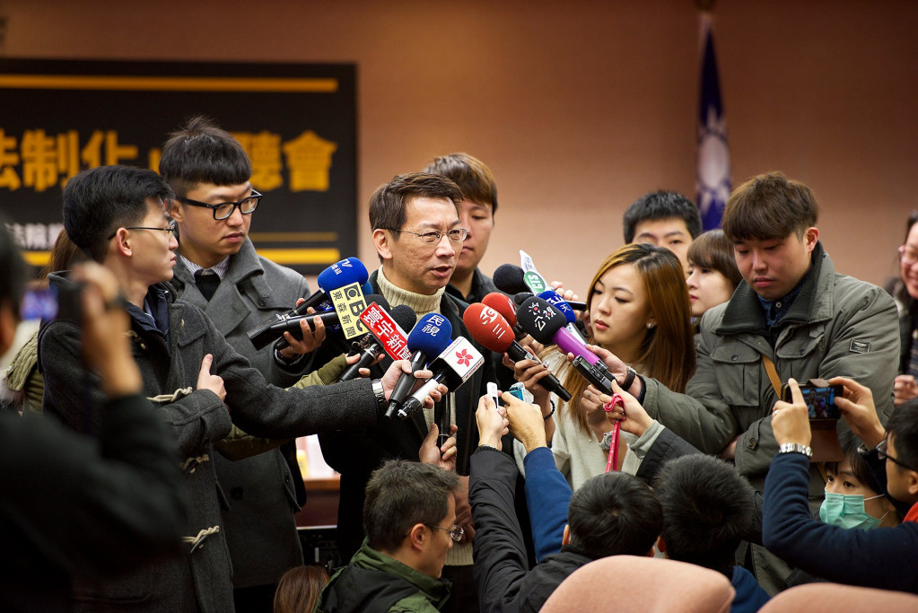 時代力量與民進黨立院黨團為了換委員會一事槓上了,未來還有得瞧。圖為時代力量新科立委徐明(黃謙賢攝)20160226