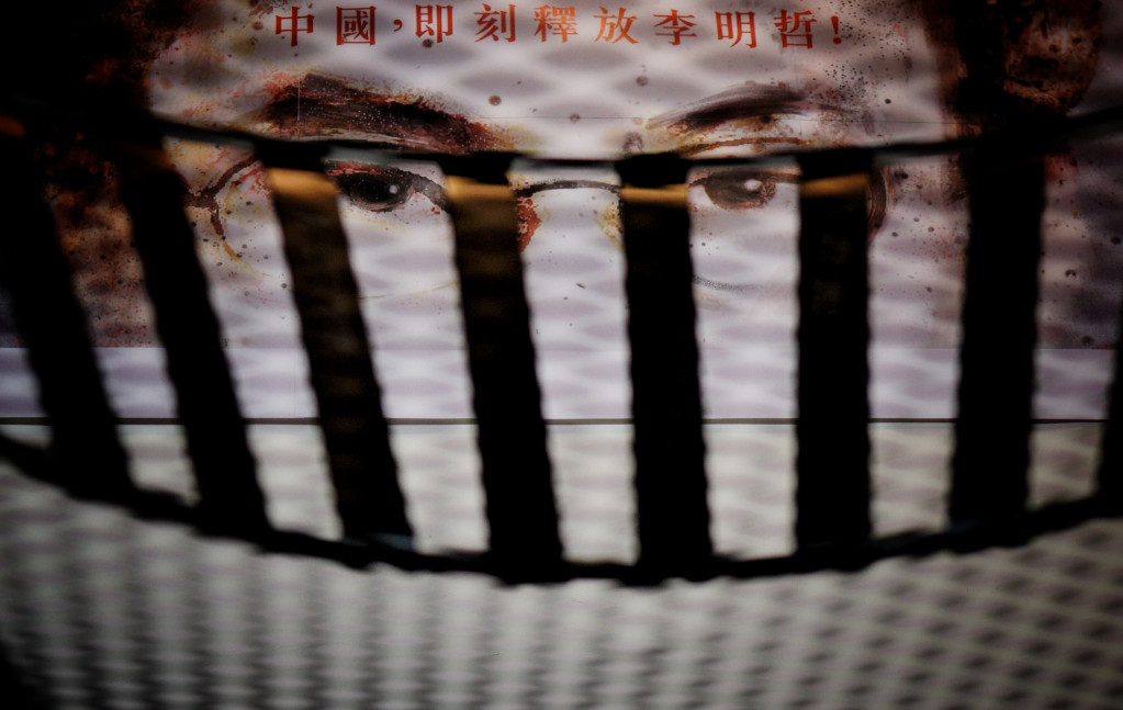 中國是聯合國人權理事會成員，應信守聯合國人權公約，並根據兩岸機制通報我方，到底以何罪名逮捕李明哲？人被關押在何處？並儘速安排家屬探視及律師會見，保障當事人權益。。圖／張良一攝