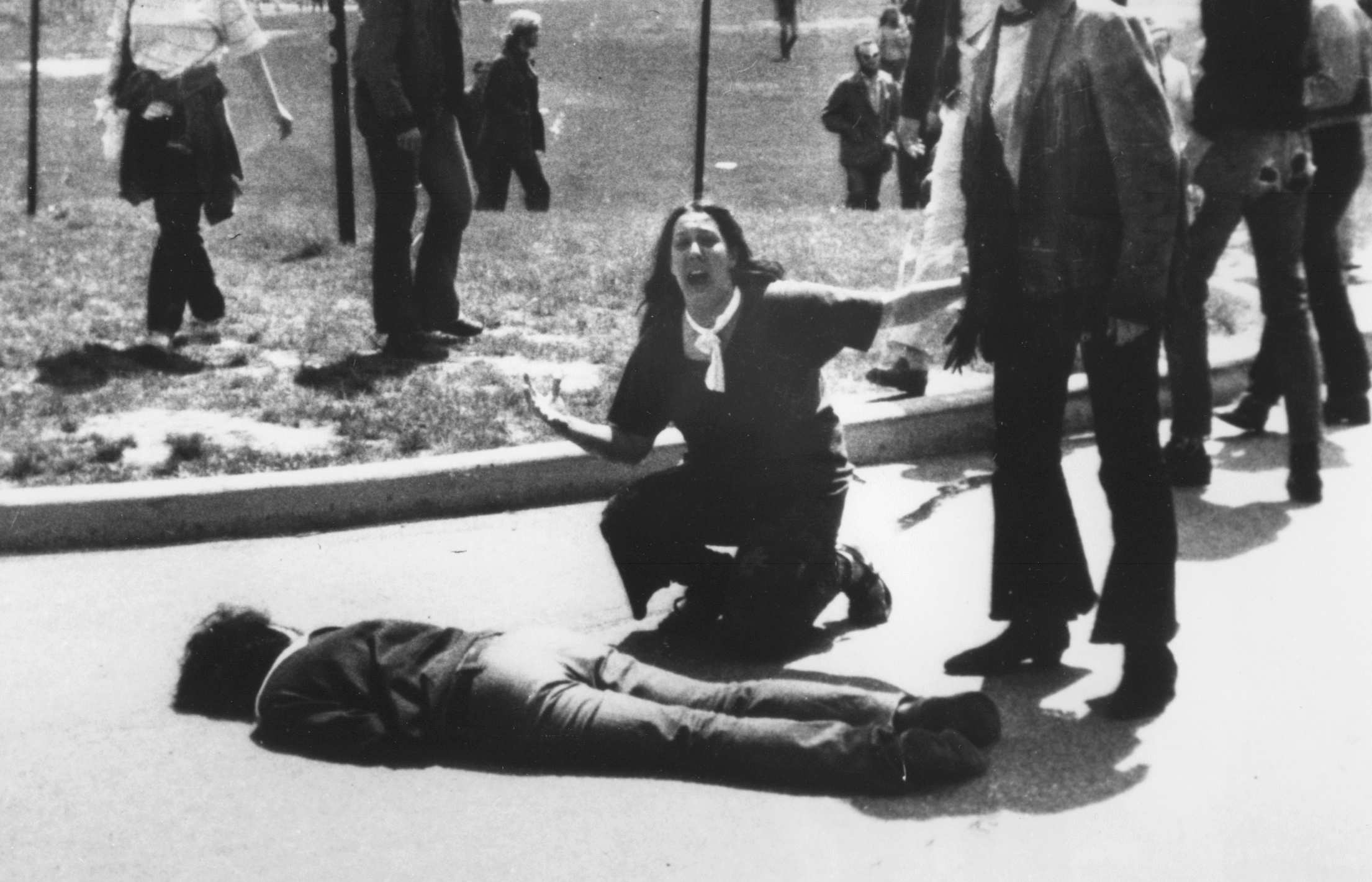 1970年在俄亥俄州發生的肯特州立大學槍擊事件，有四名示威學生被國民兵用卡賓槍冷血殺死。（圖取材自網路）