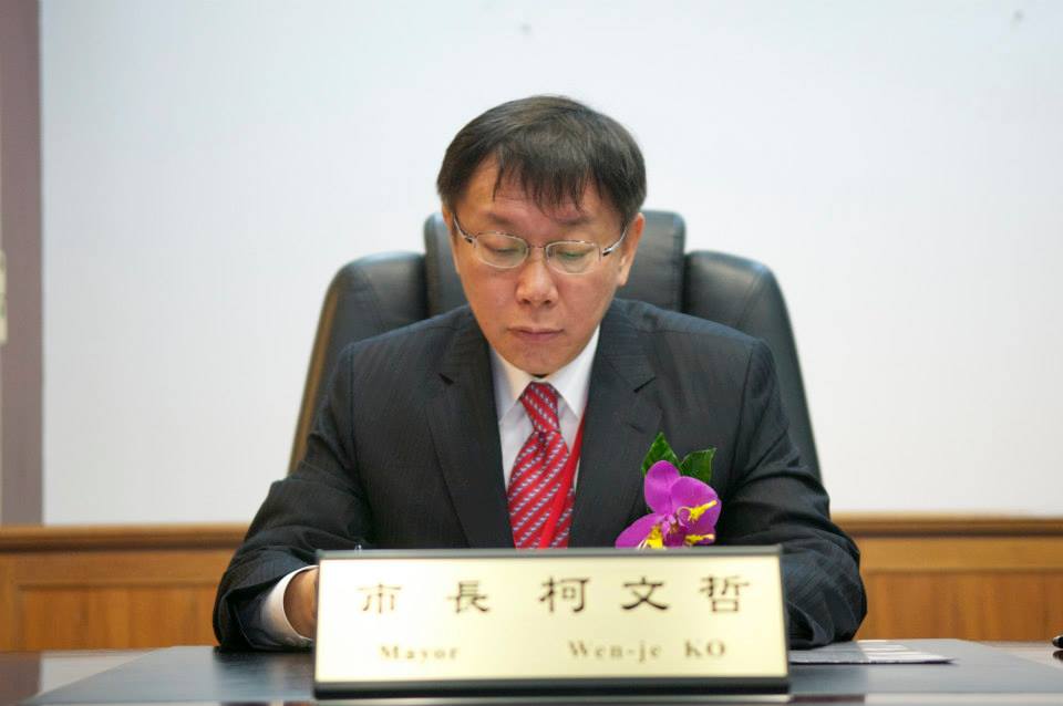 被信義分局長女兒嗆「少在那自以為威風」，柯文哲說該執法的就要執法，警察沒辦法保護人民當然要處理。（記者黃謙賢攝）