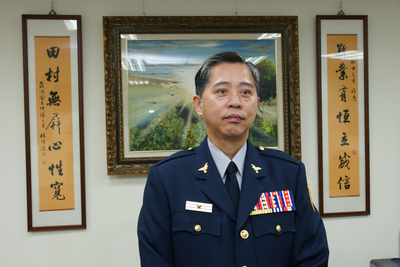 台北市信義警分局長吳敬田日前受訪表示，他將全力以赴，對於台北101大樓前的愛國同心會問題，將依法維護法律尊嚴。（台北市警察局提供）中央社