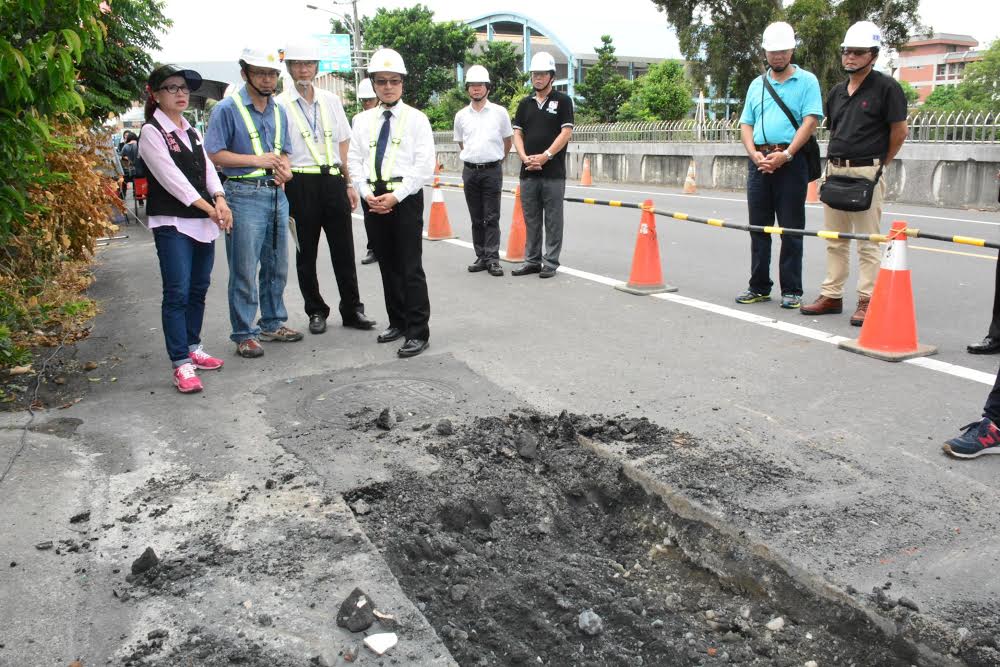 彰化縣政風處施工查核小組日前抽驗「二林鎮汙水下水道用戶接管工程（四-1）」。圖／彰化縣政府