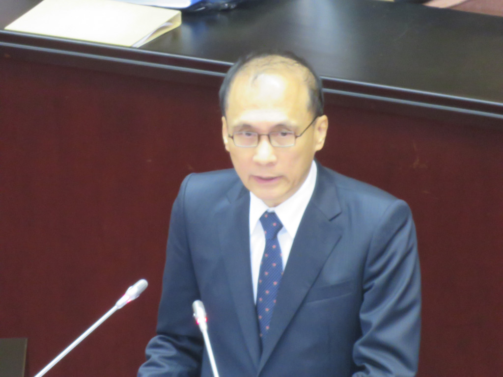 立法院第九屆第三會期今（17）日開議，行政院長林全上午進行施政報告，報告中除盤點過去施政成果，並揭櫫六大施政方針，並強調將戮力以赴，啟動全方位升級。之後隨即針對國五車禍事故進行專案報告，強調將會徹底檢討、痛定思痛。圖／唐詩