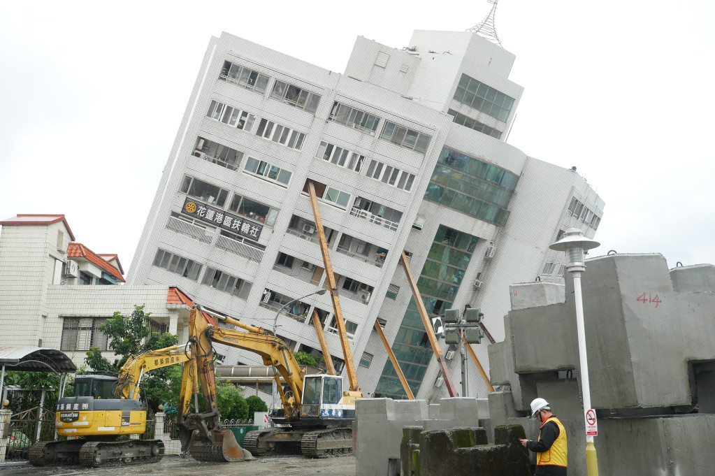 花蓮震災造成慘重損失，包括產業界、學校、市區等損失恐怕高達數十億元，各界也慷慨解囊捐款盼能幫助花蓮重建復原。圖／張家銘