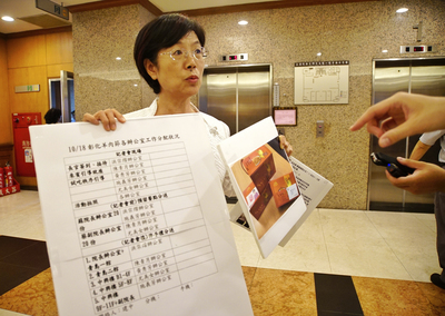 民進黨立委尤美女（圖）19日針對送禮給立委為先生、大法官被提名人黃瑞明「固票」，涉及賄選一事表示，這是誤會，她的辦公室協辦推廣彰化羊肉節，代送彰化縣府的肉酥伴手禮給立委。圖／中央社