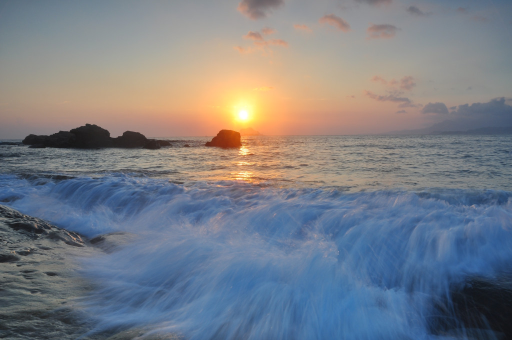 南島民族相信祖靈tī日頭落海ê所在，kò bangka sì-kè jiok，Kò到有島嶼ê所在就先停--落-來，tī遐生活、生湠，後一代繼續kò bangka出海jiok日頭。圖／郭文宏