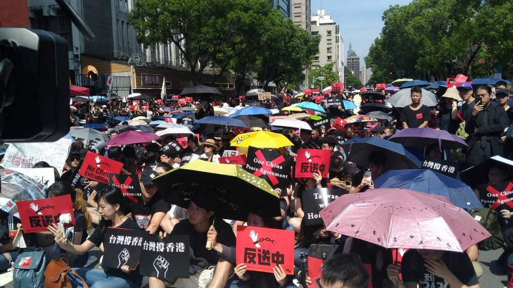 台灣是我們的家，我們和香港人一樣，都無路可逃；而在香港人努力爭自由民主之時，我們也不應該怯懦的向中華人民共和國屈服。圖／張龍僑（資料照）