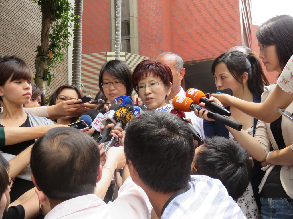 親民黨主席宋楚瑜昨天表示，隨便到路邊問路人，都會覺得洪秀柱選不上，對此洪秀柱今（22）日回應，尊重人家不一樣的看法。（記者唐詩攝影）20150722