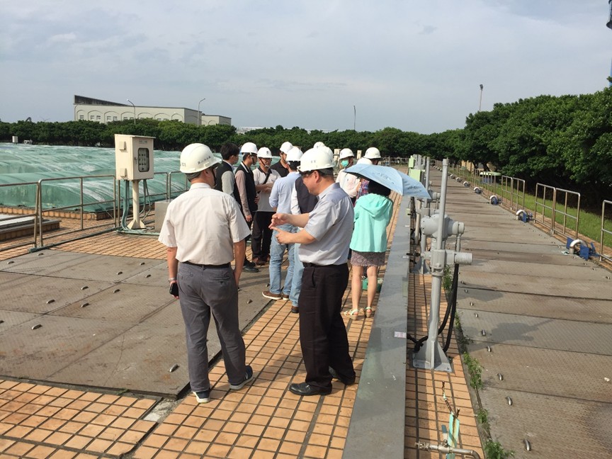 選舉綁樁衍生的建設造就出「蚊子館」，為活化「蚊子館」，又得編列預算，繼續照顧特定人，週而復始，把人民當凱子。（圖為新北市八里汙水處理廠／取自新北市政府網站）