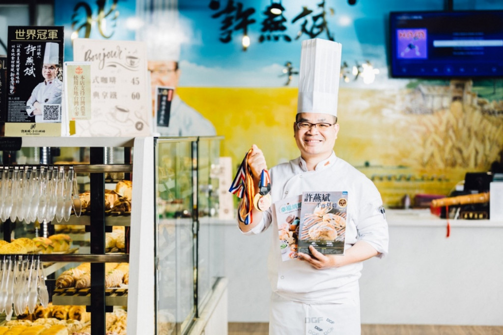 從事烘焙數十年的許燕斌獲獎無數，秉持著「健康、美味、安心、營養」四大原則，創立手作烘焙坊，希望透過台灣在地食材與西點烘焙的結合，實踐「台灣新烘焙」。圖／林冠良