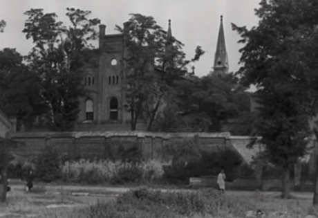 1948年時的柏林普洛成西監獄(Plotzensee jail)已走入歷史成為遺跡。圖:擷圖自British Pathé 