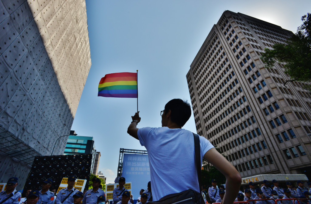 司法院大法官會議今天上午9點將召開憲法法庭，同志婚姻議題進行言詞辯論，挺同、反同今天各自舉辦活動聲援。圖／郭文宏