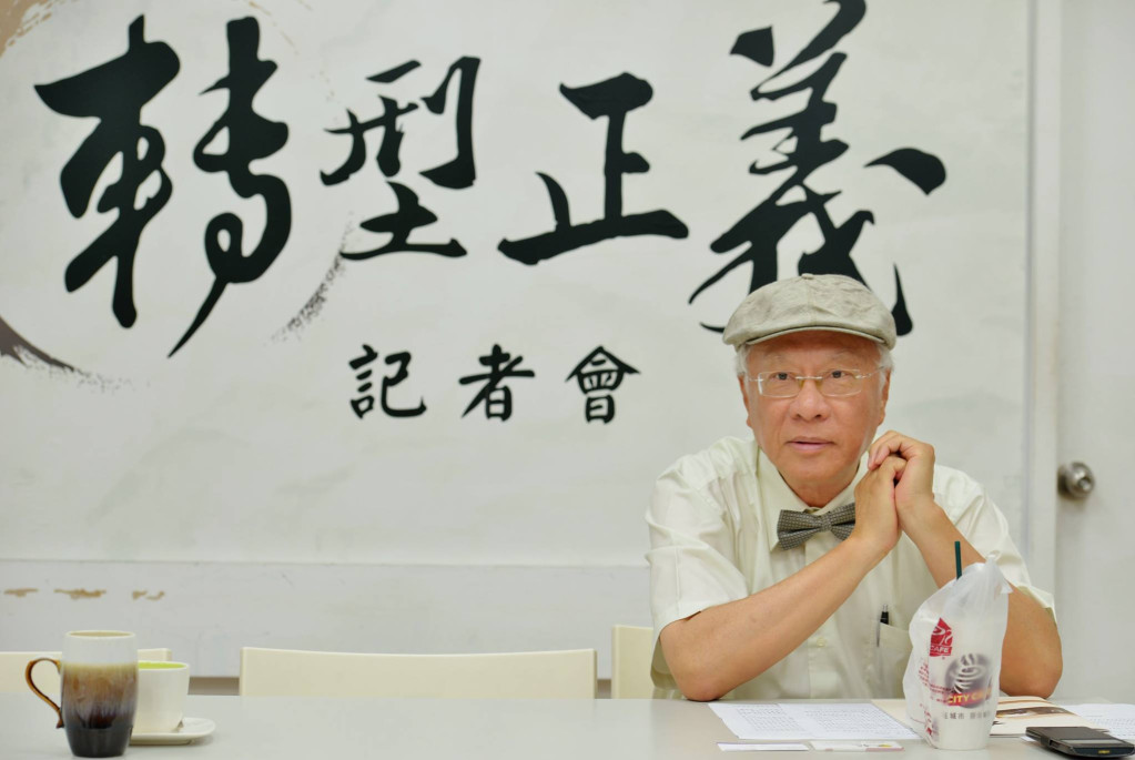 高雄醫學大學6月27日將召開董事會,面對外界質疑董事會遭高雄陳家把持,學生甚至發起「透明革命」,高醫校友,也是高醫轉型正義促進會發起人之一的陳永興醫師今天表示,高醫董事會陳家「家天下」觀念太重,呼籲落實高醫轉型正義。(郭文宏攝)