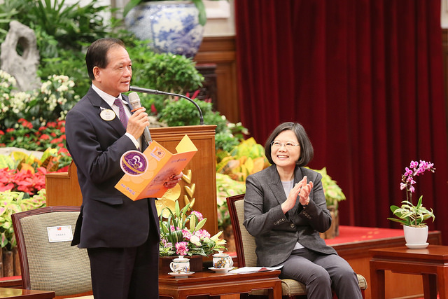 總統今（24）日上午接見「國際獅子會臺灣省第五聯合會（300-G1區）」幹部一行，她提到「5+2」創新研發計畫、新南向政策以及修改基礎法規等，每一項都是為了改善經濟結構，建立產業長期的競爭力。圖/總統府提供