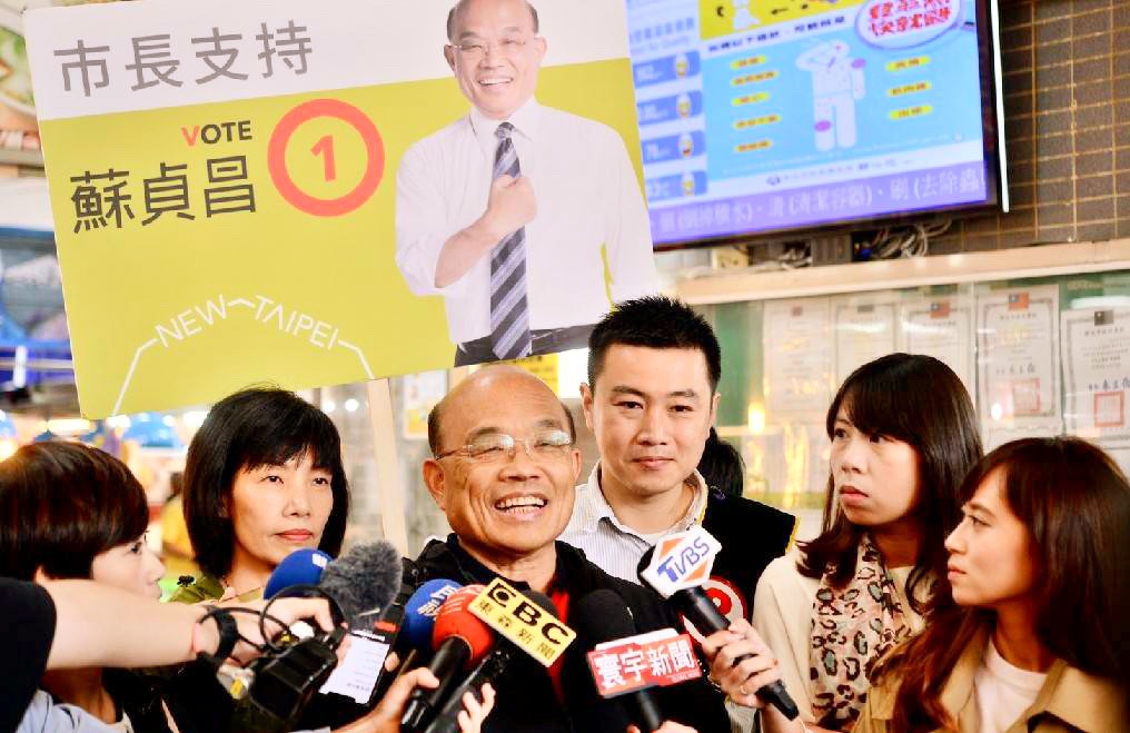 針對日前侯友宜造勢場合台下民眾反應冷，民進黨新北市長候選人蘇貞昌表示，光用資源或權勢去運作來的場，其實是沒有感情的，感情是不能勉強的，有時候虛張聲勢經不起檢驗。圖／蘇競辦