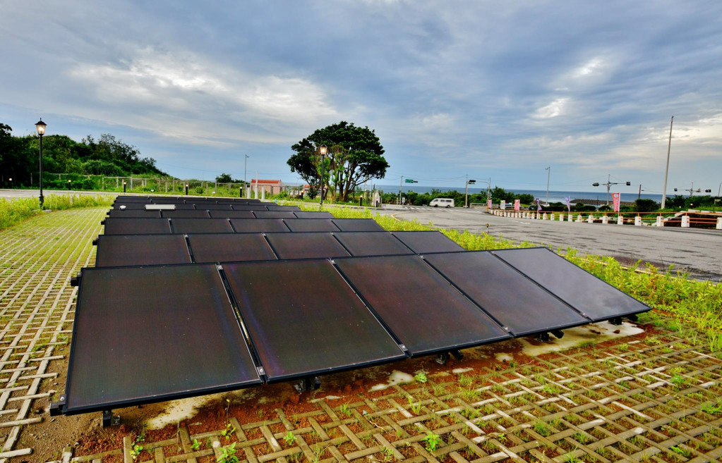 中南部的太陽能光電因為取得土地和饋線困難，目前發展並不如預期快速順利。圖／郭文宏（資料照）