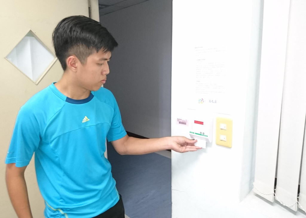 為響應節能減碳並讓里活動中心冷氣的使用更符合民眾需求,西屯區公所推出「冷氣卡便利-節能來電卡」服務。圖/台中市政府提供