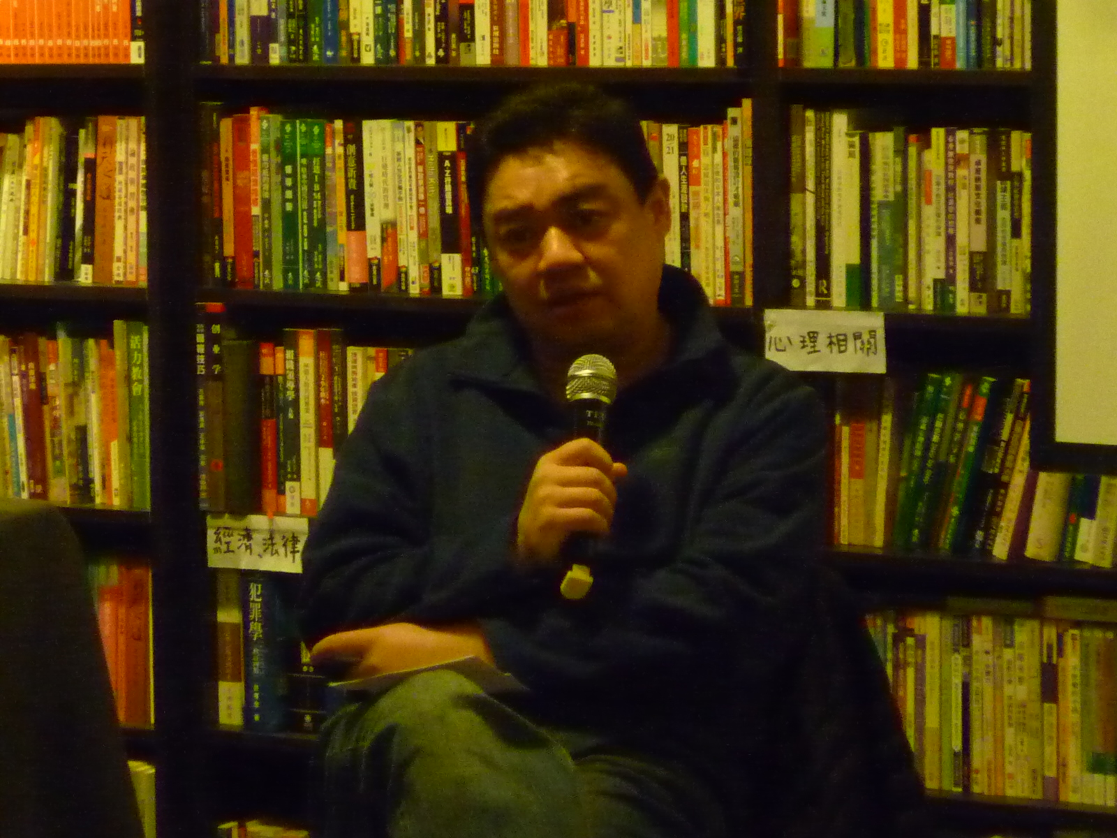 3月1日發生在中國雲南昆明車站事件，吾爾開希認為濫殺無辜就是恐怖攻擊，但除了這方法，無論他怎麼想都沒有答案，正如圖博自焚一樣的絕望！（攝影：林冠妙）