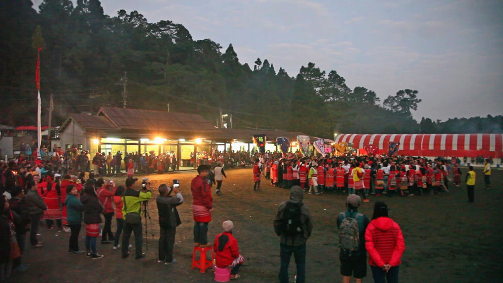 2016賽夏族巴斯達隘祭典-南群向天湖祭場及祭屋。圖／劉宇陽攝