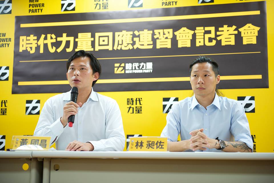時代力量萬華選區立委參選人林昶佐挑戰同區軍系立委林郁方，對連戰赴中參加閱兵，應清楚表態。（黃謙賢攝）