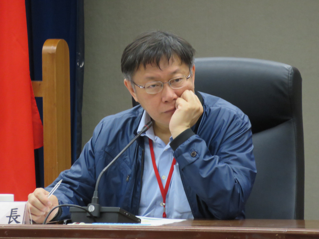 北市府預計明年二月拆掉國光客運台北西站,調整路線,衝擊數萬名通勤族,台北市長柯文哲今天表示,以前大家都到台北車站搭車,未來要採取分散概念,以後去基隆、宜蘭的出發點是在南港。(記者林冠妙攝20150318)