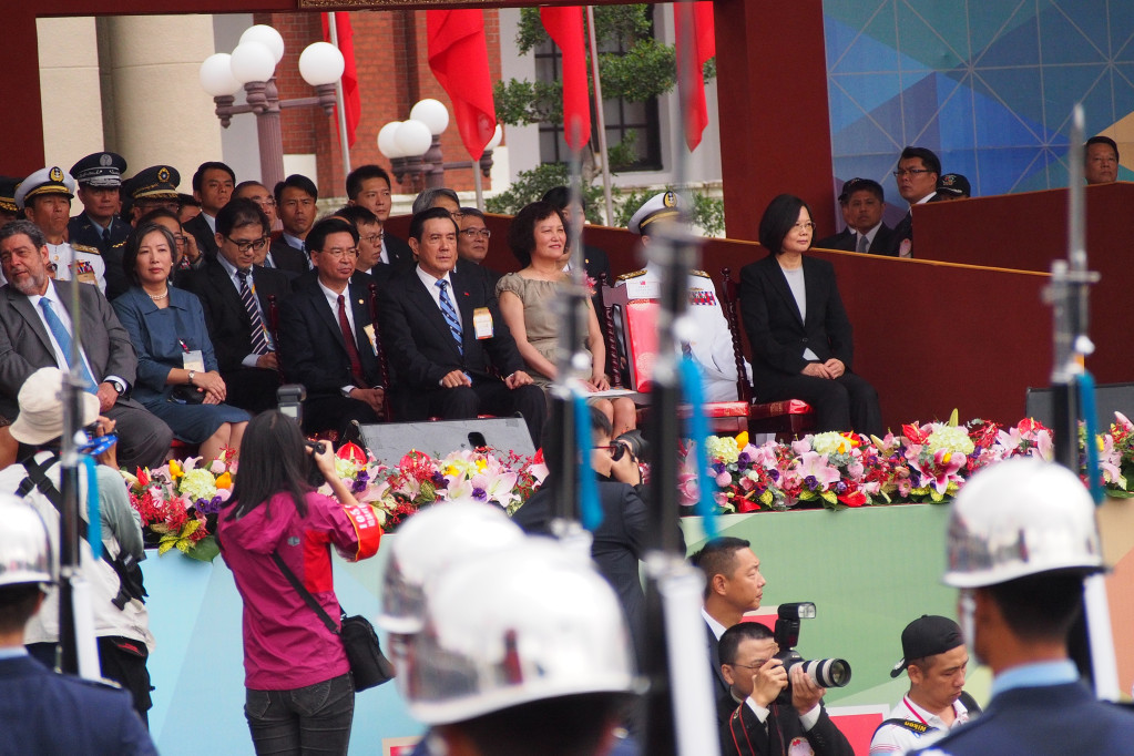 台灣總統蔡英文在雙十中華民國國慶演說，對於和中華人民共和國的關係提出「四不」，主要強調身為台灣民選總統，需要對台灣民意負責，無法承認「九二共識」。圖／本報資料照（張良一 攝）