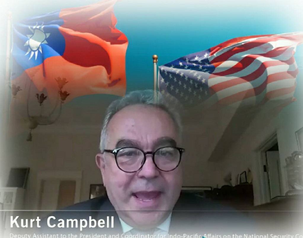 白宮國安會印太事務協調人康貝爾（Kurt Campbell）表示，台灣有和平生存的權利，美國支持與台灣建立堅強的非官方關係，但不支持台灣獨立。圖／擷自Asia Society影片，網路，民報合成