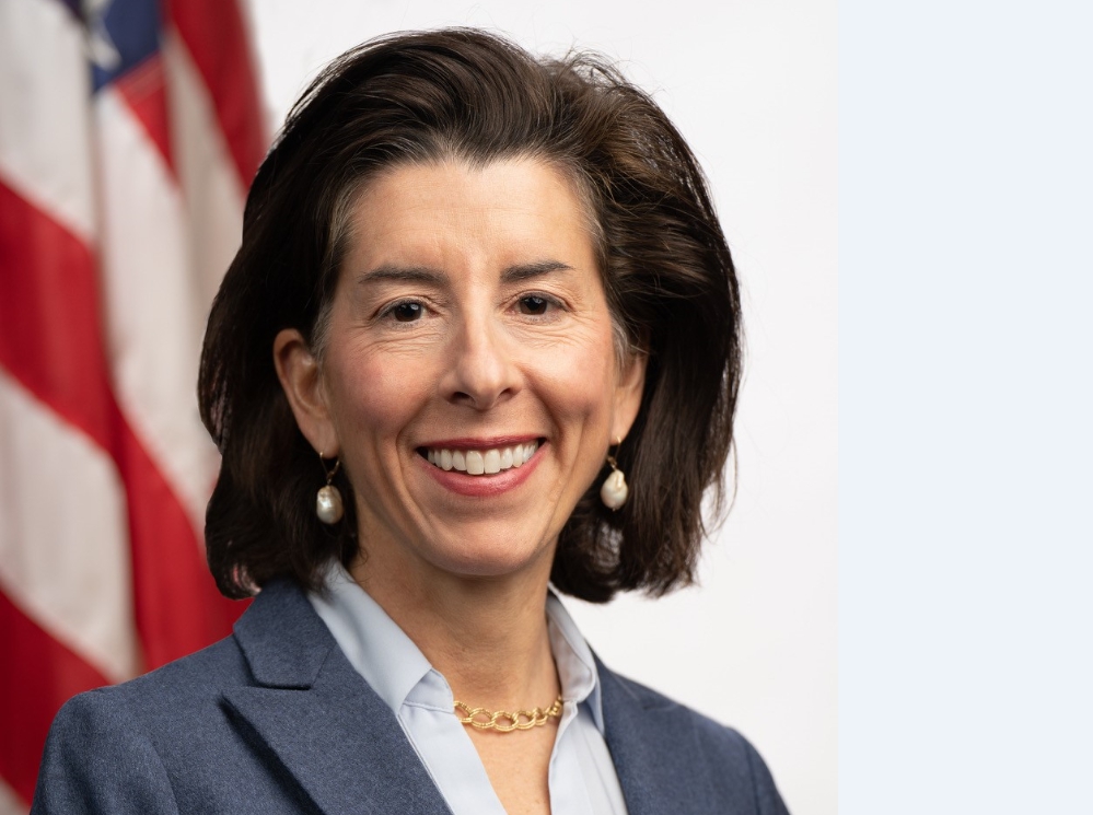 美國商務部長吉娜·雷蒙多（Gina Raimondo）說，她將努力「盡可能積極主動地（aggresively） 保護美國員工和企業不受中國不公平的做法的侵害」。。圖／擷自維基百科，公有領域