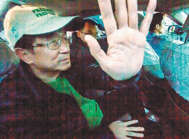 國策顧問呼籲，總統馬英九任期剩一年，應考慮特赦前總統陳水扁（見圖，翻攝陳致中臉書）。20150519