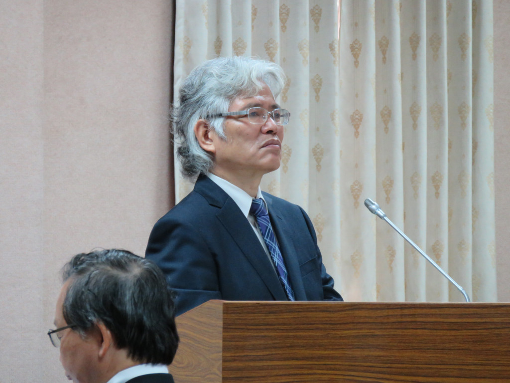 行政院人事總處人事長施能傑表示，新政府上台後，短期密期送人出國去學英文，「這program（計劃）已經不會辦了」。（記者唐詩攝影）20160616