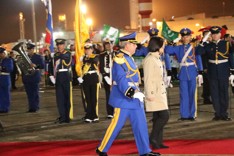 蔡英文總統當地時間27日晚間抵達巴拉圭首都亞松森，受到隆重軍禮歡迎。(朱蒲青攝20160628)