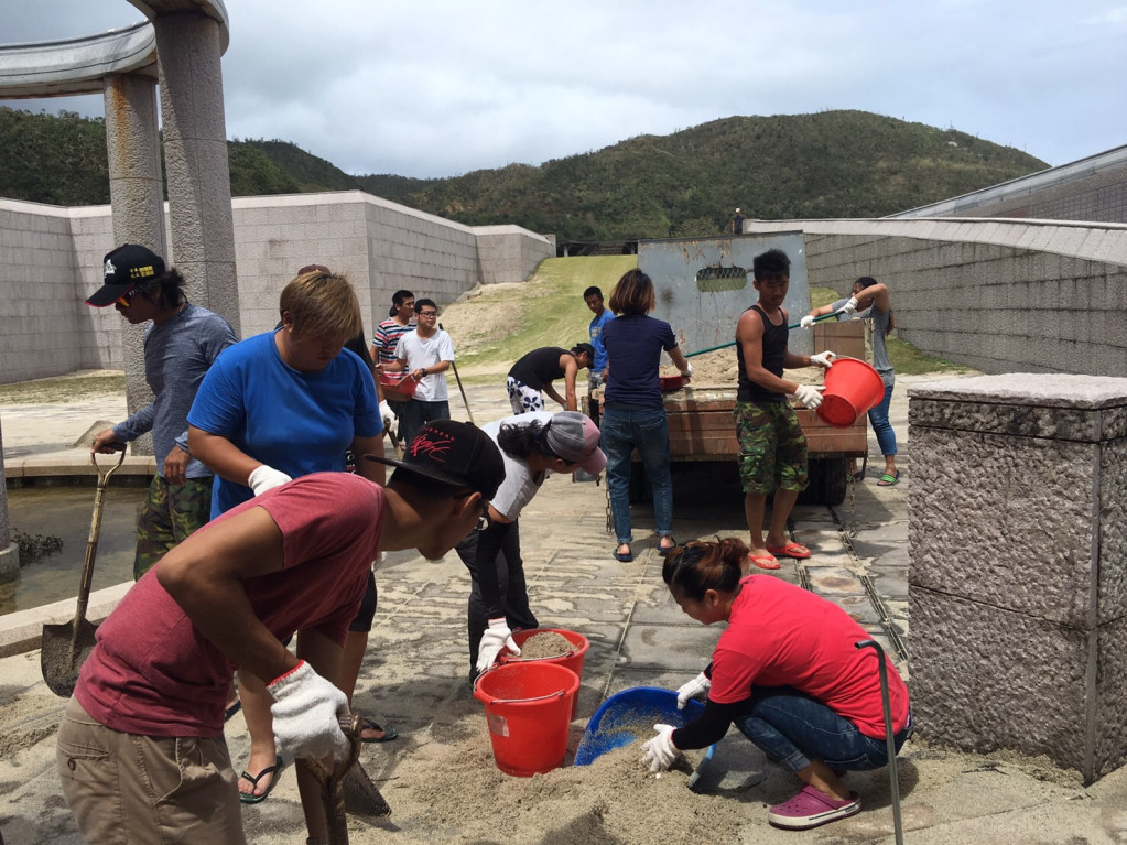 綠島人權館受災後，員工投入修復。圖:文化部提供