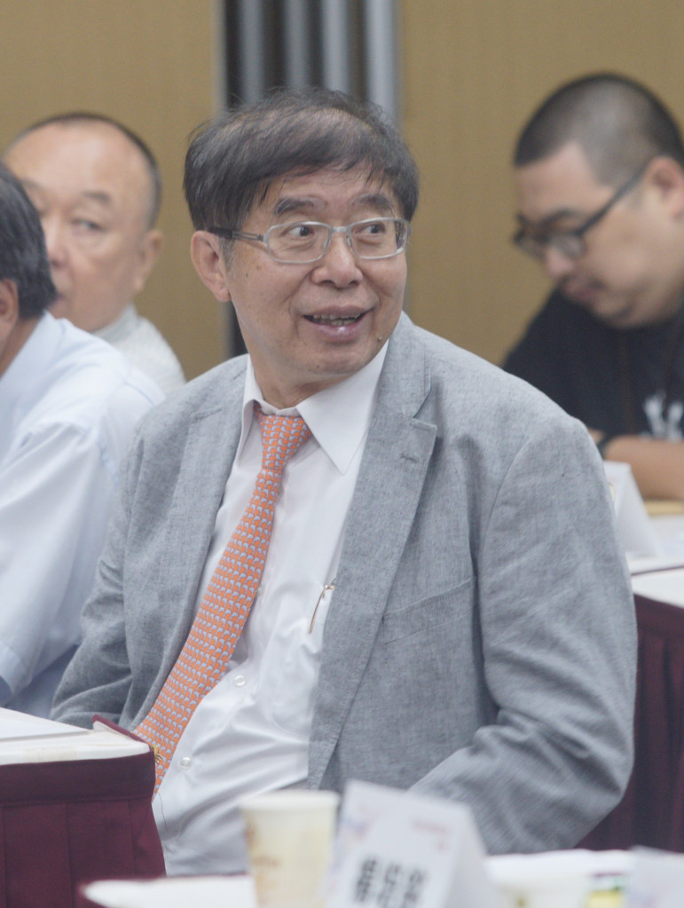 健保署長李伯璋14日表示,因各界意見不一,C肝新藥是否在明年納入健保尚有變數。圖/張良一