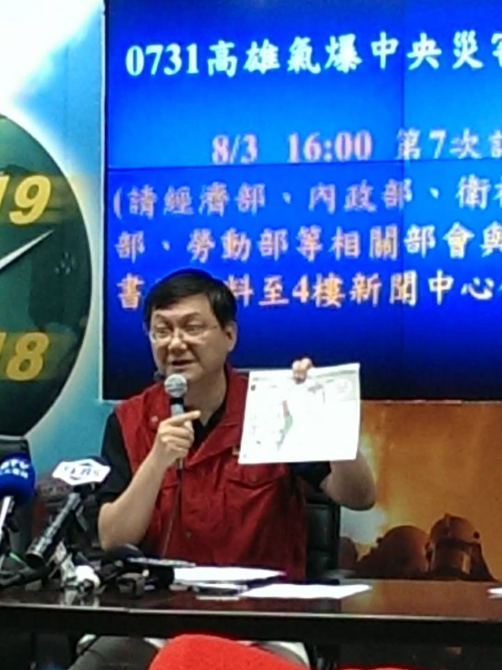 榮化未通報是否將開罰？對此中央災害應變中心副指揮官、經濟部政次杜紫軍今(3)日下午表示，將請相關部會了解高雄市主管業務機關是否有依據法令提出處分，語氣保留。　（記者唐詩攝影）