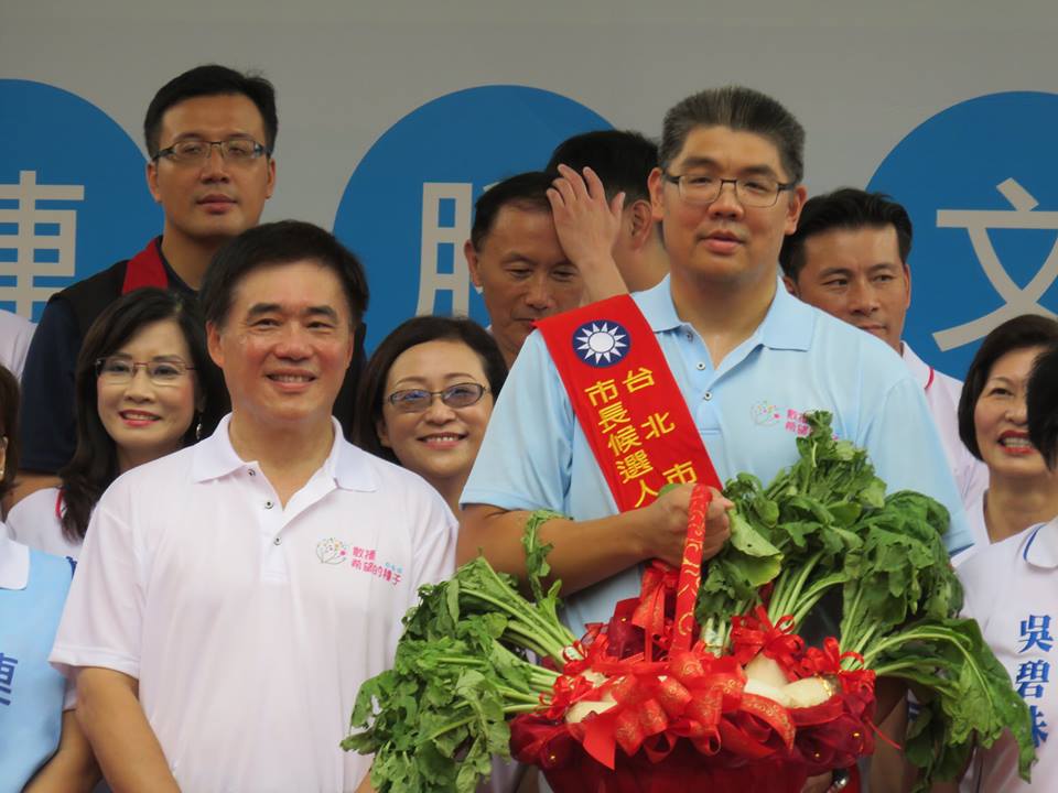 國民黨台北市長參選人連勝文今（27）日上午舉行競選總部成立造勢大會，台北市長郝龍斌強調藍在北市16年政績 ，期待傳承。 (記者唐詩攝影)