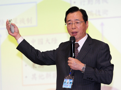 台灣證券交易所董事長李述德今（16）日針對北市大巨蛋案發表聲明，強調絕無圖利遠雄，願配合調查。(中央社資料照片) 20150416