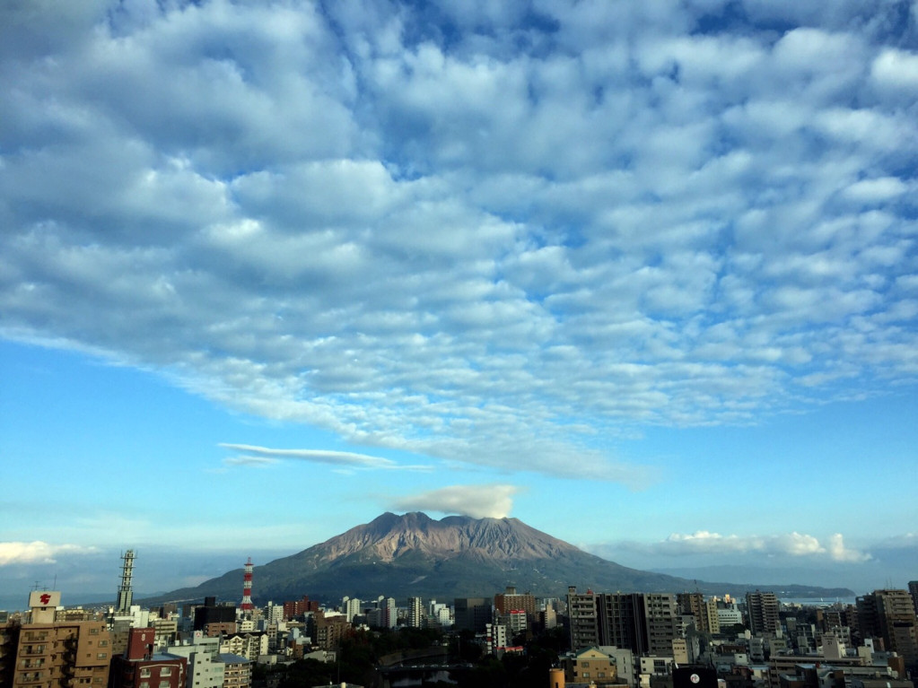 未怒放噴發時的櫻島火山，顯得既平靜穩重、又壯麗瑰美。圖/沈聰榮