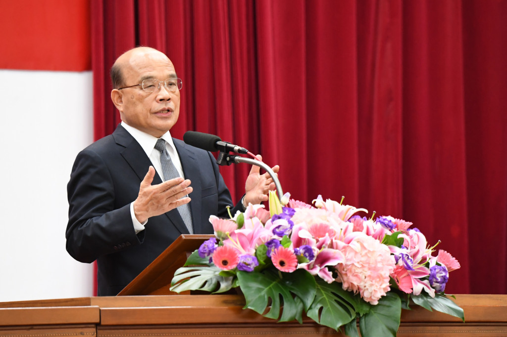 中國國民黨總統參選人韓國瑜批蔡英文總統身材白白胖胖，因為日子過得很好，行政院長蘇貞昌今（29）日回應，實在很不當，希望這方面要多節制。圖／行政院（資料照）