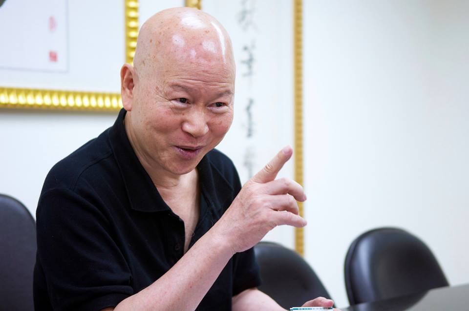 許信良在專訪中，對蔡英文提出的「維持現狀」樂觀解釋，也預估兩岸關係平順，不會地動山搖。（黃謙賢攝）