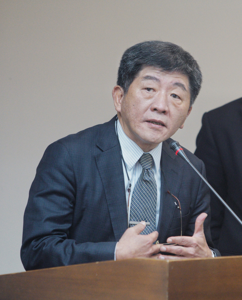 衛福部長陳時中今日在立院被問及郵差納入長照網議題，他認為可行性不高，郵差要加入頂多從事附加服務比較有可能。圖/張良一