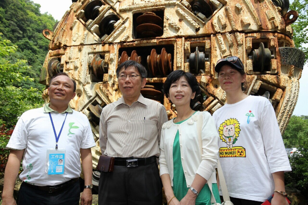 台北市長柯文哲夫婦今天一起參訪宜蘭綠色博覽會，宜蘭縣長林聰賢全程陪同。（圖由北市府提供20150404）