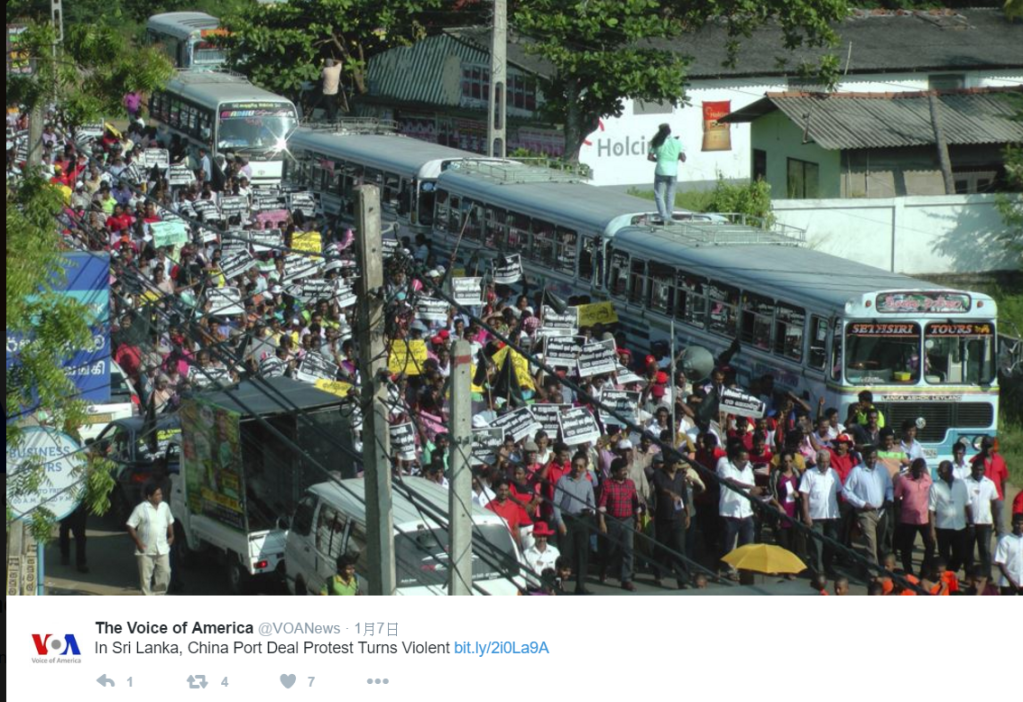 斯里蘭卡民眾發動「反中國殖民」街頭遊行運動。圖片取自/VOA/Twitter